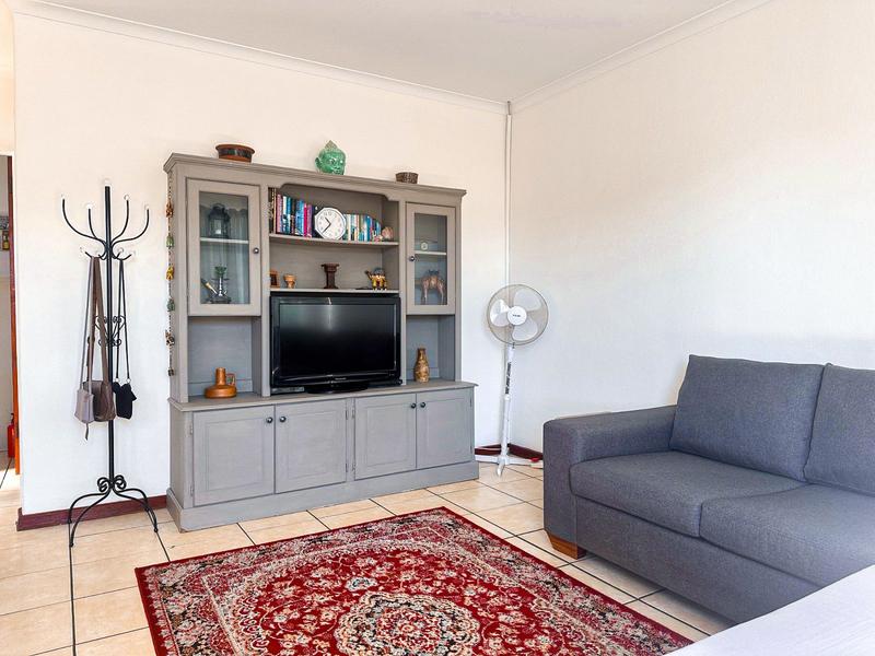 2 Bedroom Property for Sale in Oakglen Western Cape